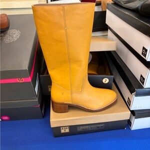 Frye Women's Tan Leather Boots